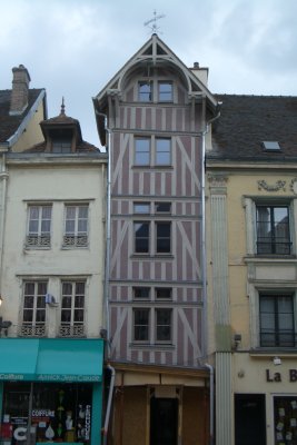 Narrow house
